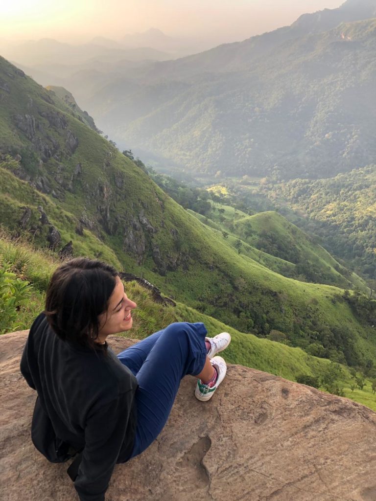 ragazza piccolo adam's peak