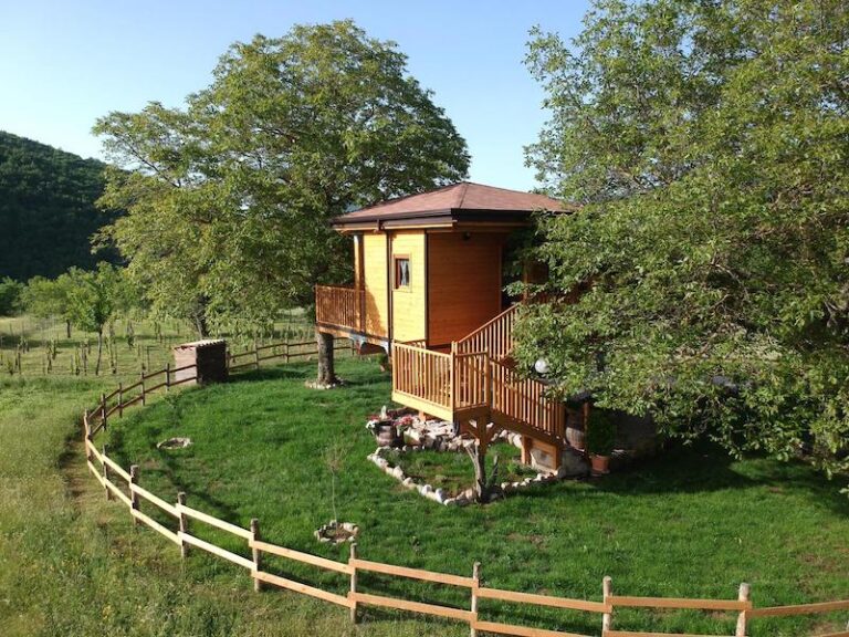 dormire in una casa sull'albero
